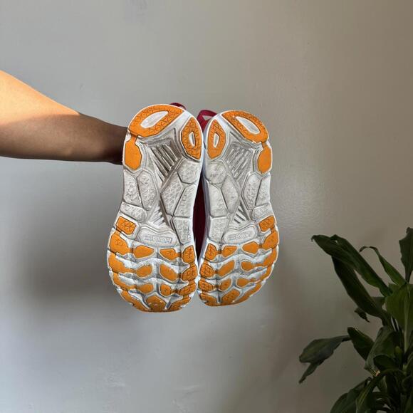 HOKA women’s Clifton 6 Wide - Ultra Magenta/Fusion Coral size 10 - Picture 7 of 8